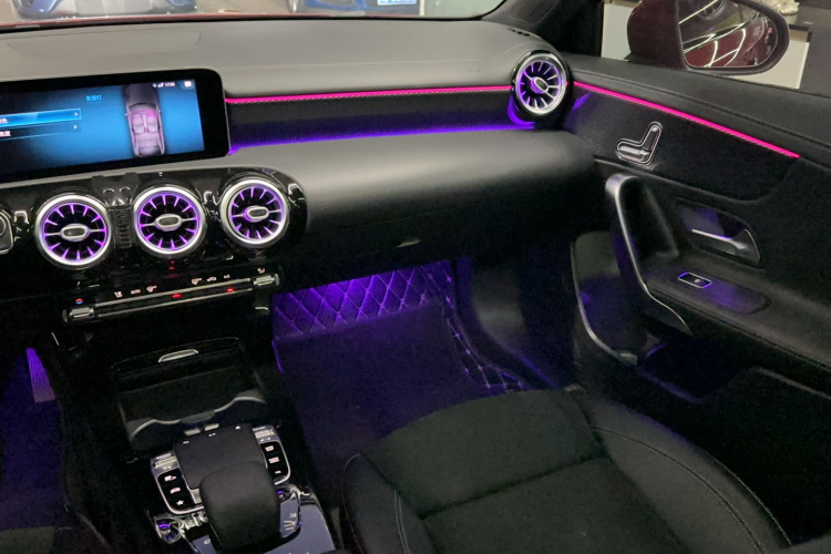 奔驰A级 2020款 A 200 L 运动轿车局部细节9008