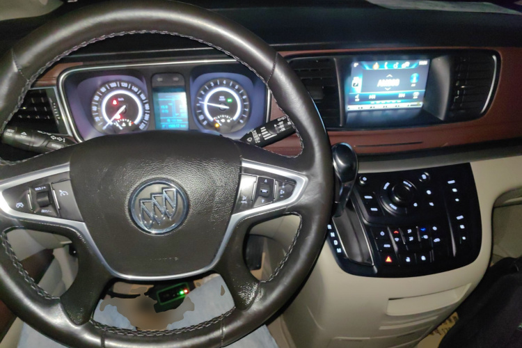 别克GL8 2018款 28T 豪华型 国VI中控内饰7002