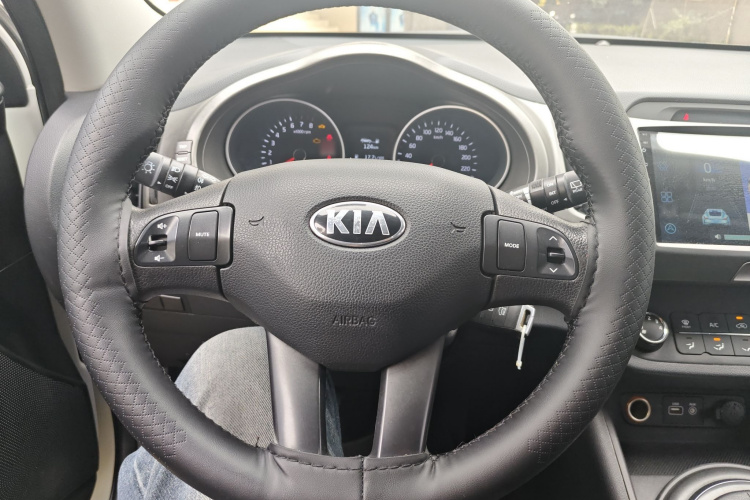 起亚 智跑 2016款 2.0L 手动两驱版GL中控内饰13