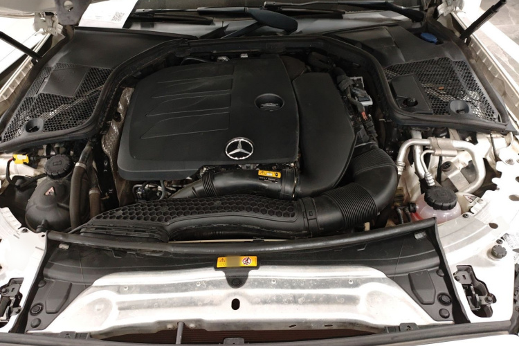 奔驰C级(进口) 2019款 C 260 轿跑车机舱底盘24
