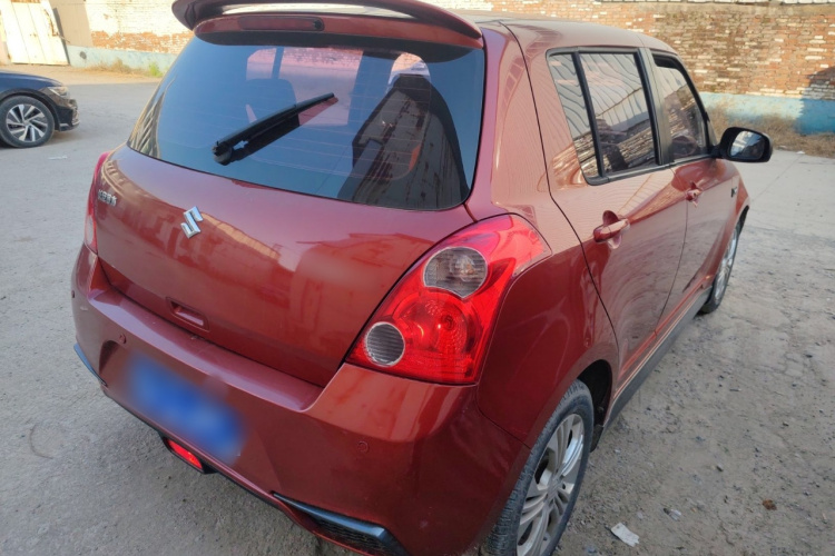 铃木 雨燕 2014款 1.5L 自动时尚型车身外观7