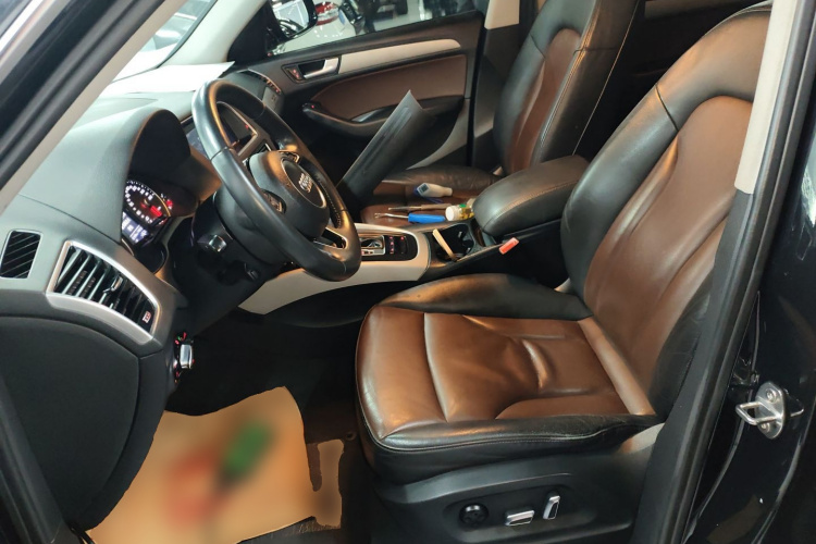 奥迪Q5 2017款 Plus 40 TFSI 进取型中控内饰19