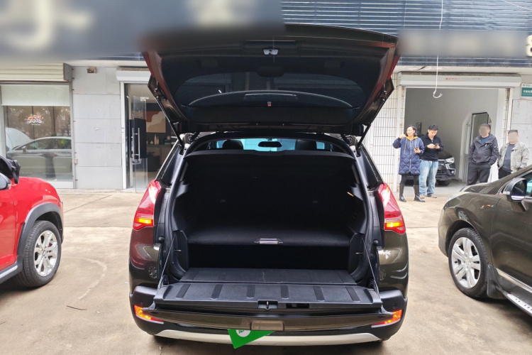 标致3008 2013款 2.0L 自动潮流版局部细节23