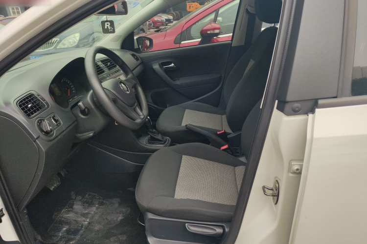 大众 Polo 2016款 1.4L 自动风尚型中控内饰19