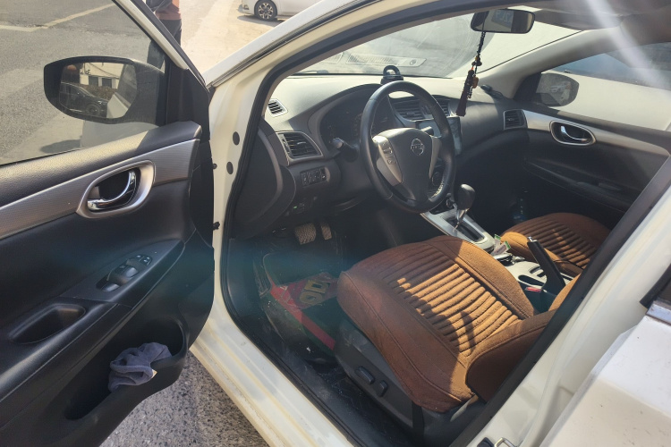 日产 轩逸 2014款 1.6XV CVT尊享版中控内饰7003