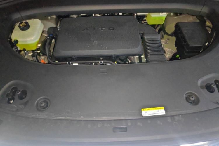 鸿蒙智行 问界M8 2025款 增程 Max+版 53.4kWh 6座版局部细节24