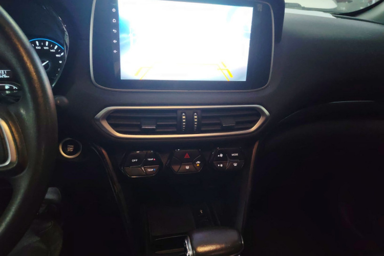 广汽传祺 传祺GS4 2018款 235T 自动两驱精英百万纪念版局部细节16