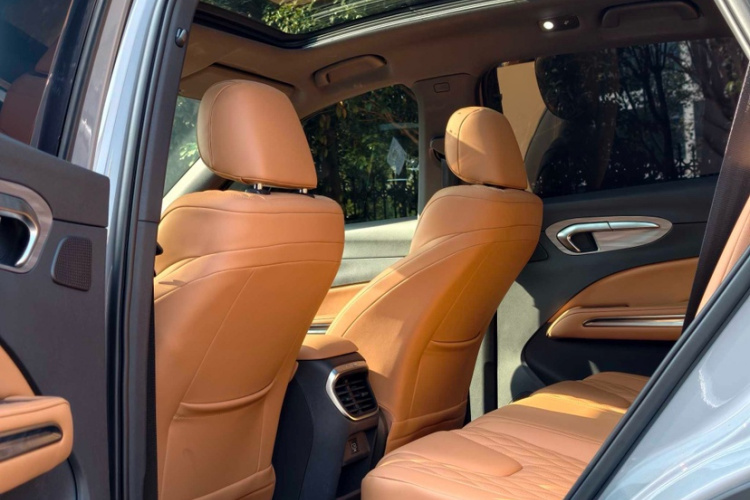 奔腾 悦意07 2025款 210km 悠享版中控内饰7003