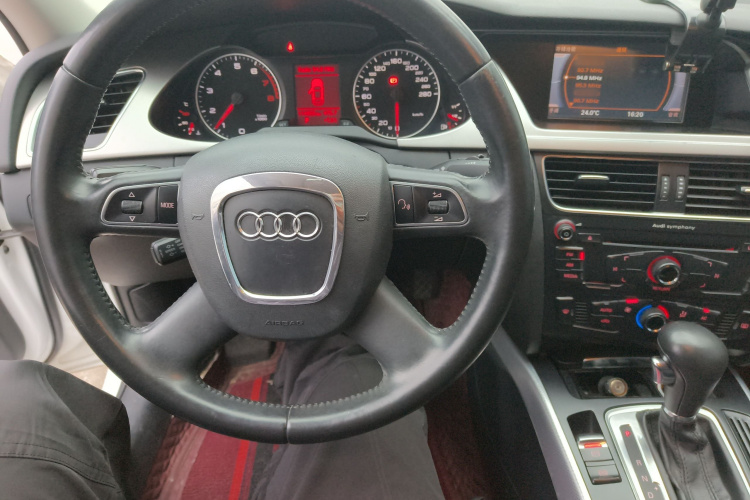 奥迪A4L 2012款 2.0 TFSI 自动标准型中控内饰12