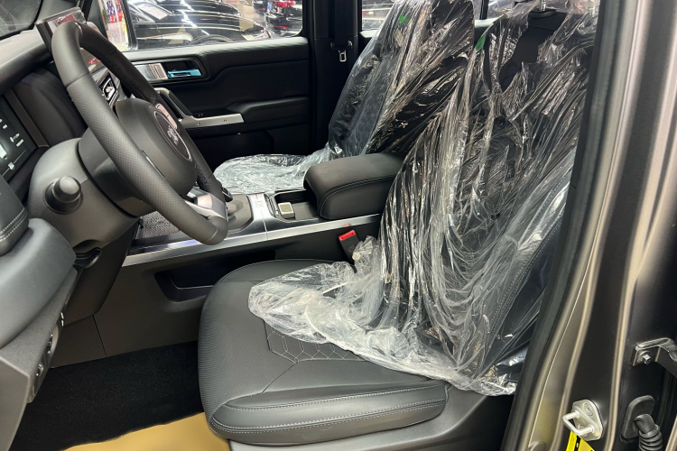 212 T01 2024款 2.0T 机械师中控内饰7006