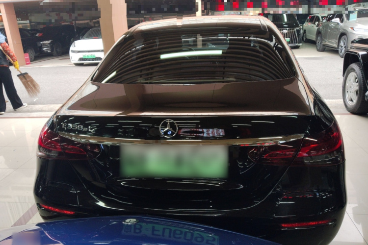 奔驰E级新能源 2022款 改款 E 350 e L 插电式混合动力运动轿车车身外观6004