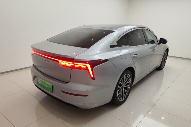 奔腾B70 2021款 1.5T 自动智享型车身外观7