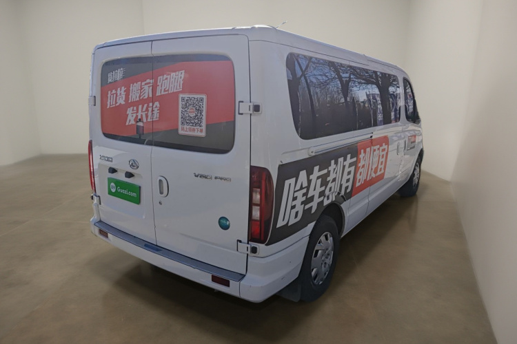 上汽大通MAXUS 新途V80 2025款 PRO傲运通 2.0T 手动长轴超低顶 6/7/8/9座车身外观7