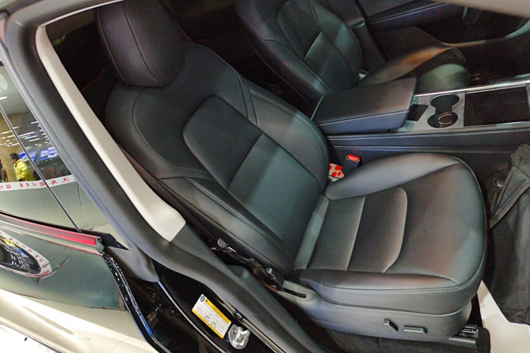 特斯拉 Model Y 2022款 后轮驱动版局部细节41