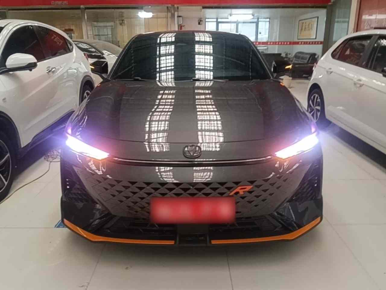 长安UNI-V 2024款 1.5T 尊贵运动型(1)