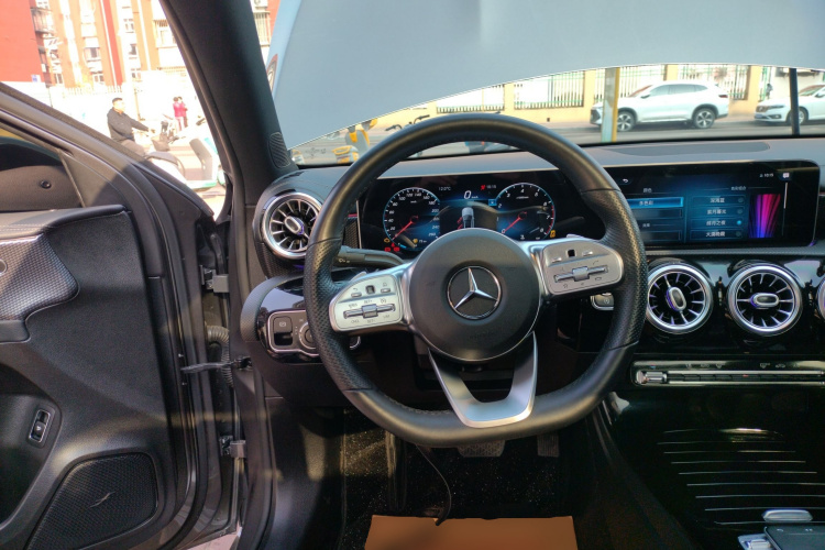 奔驰A级 2020款 改款 A 200 L 运动轿车时尚型中控内饰13