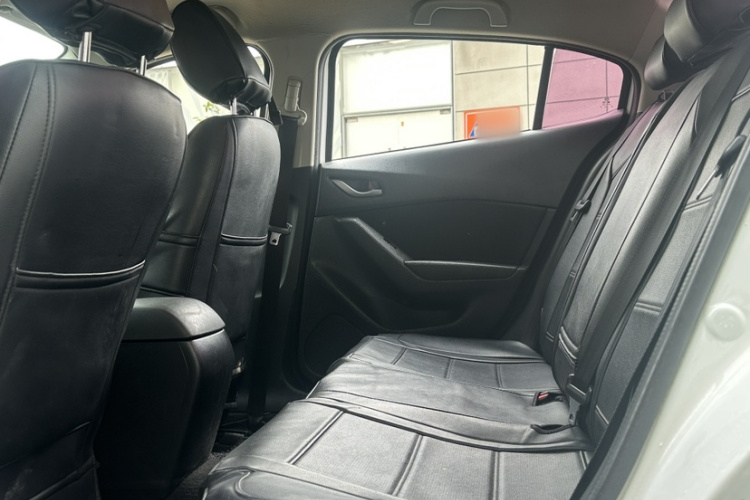 马自达3 昂克赛拉 2019款 云控版 三厢 1.5L 自动舒适型 国VI中控内饰7006