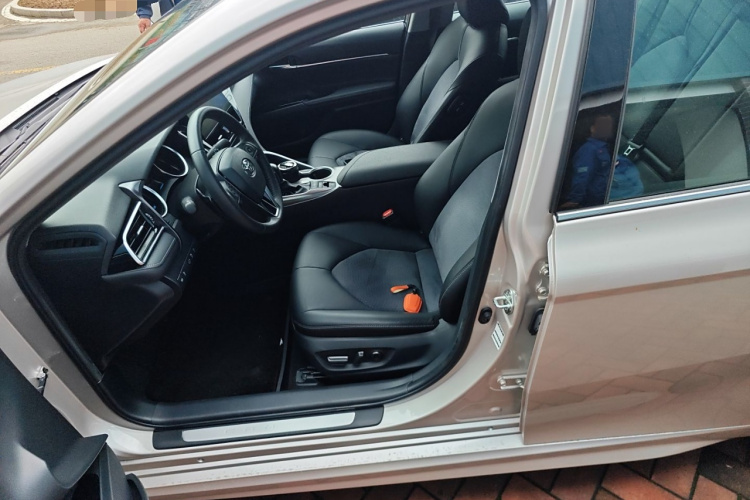 丰田 凯美瑞 2021款 2.0S 锋尚版局部细节19