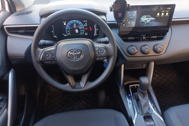 丰田 卡罗拉锐放 2023款 2.0L 先锋版中控内饰13