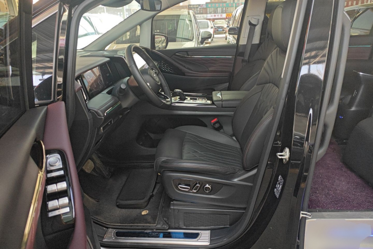 广汽传祺 传祺M8 2024款 大师系列 400T 至尊版中控内饰19