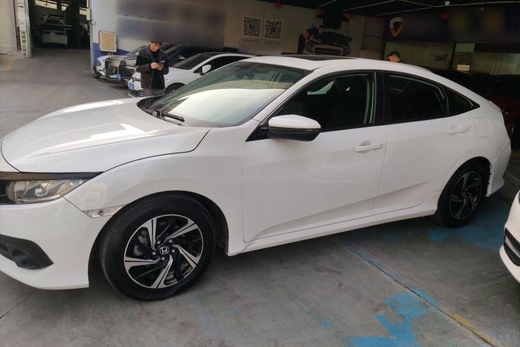 本田 思域 2016款 220TURBO CVT豪华版车身外观4