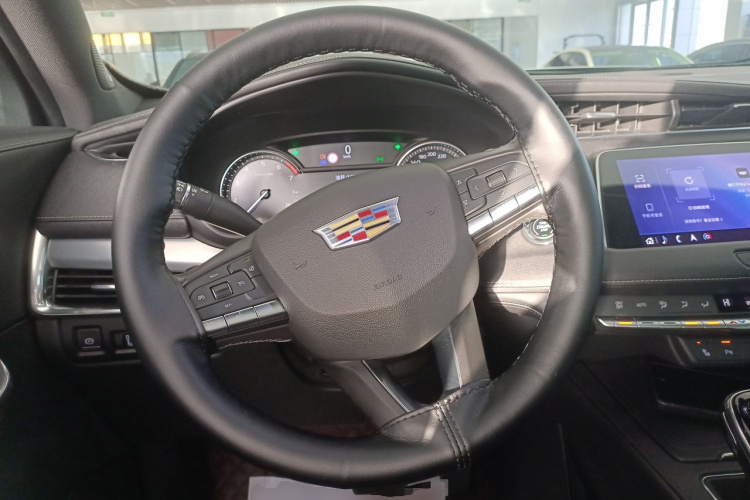 凯迪拉克XT4 2020款 28T 两驱领先型中控内饰13