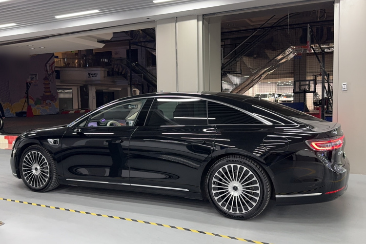 鸿蒙智行 享界S9 2025款 增程 Ultra车身外观6008