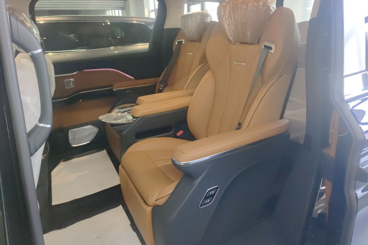 红旗HQ9 2024款 2.0T 豪华版福祉版中控内饰7001