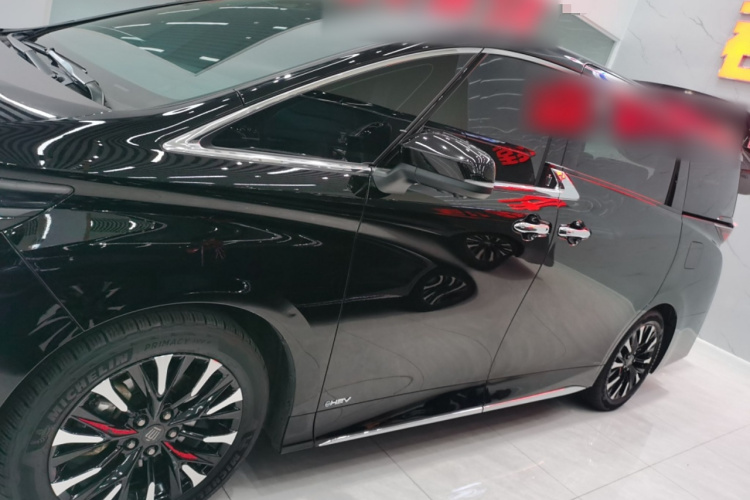 丰田 威尔法 2024款 皇冠 双擎 2.5L 至尊行政版车身外观4