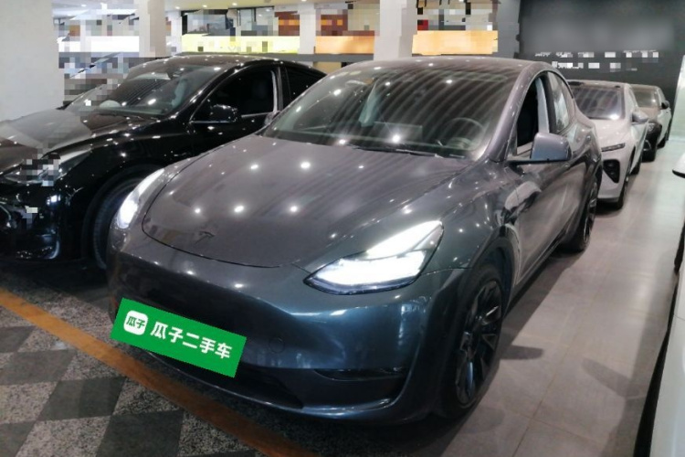 特斯拉 Model Y 2021款 长续航全轮驱动版车身外观1