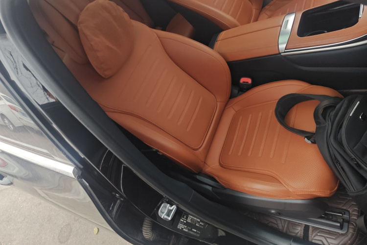 奔驰GLC 2023款 改款 GLC 260 L 4MATIC 动感型 5座局部细节41