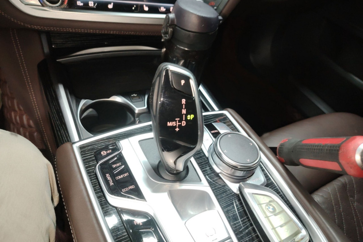 宝马7系 2021款 740Li 领先型 M运动套装局部细节18