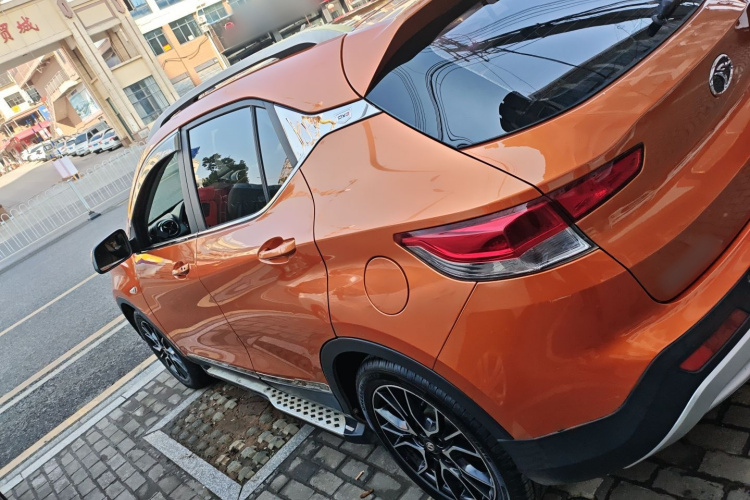 东南DX3 2016款 1.5T CVT旗舰型车身外观4