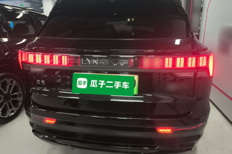 领克09 EM-P 2024款 2.0TD EM-P 四驱PRO 七座车身外观6