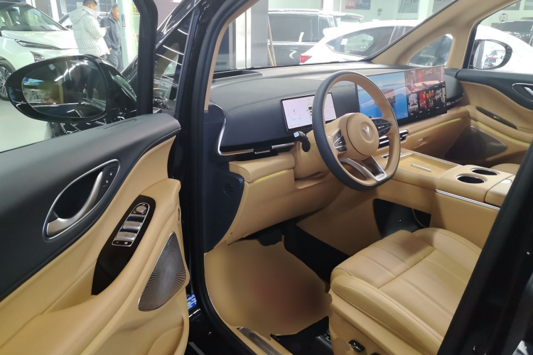 岚图汽车 岚图梦想家 2025款 PHEV 四驱尊贵鲲鹏版中控内饰20