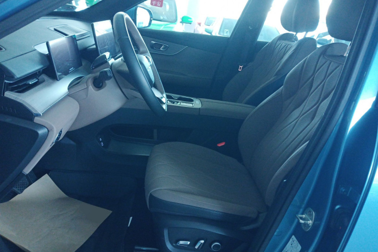 奇瑞 瑞虎8 PLUS C-DM 2025款 1.5T 116km 尊贵型 5座中控内饰19