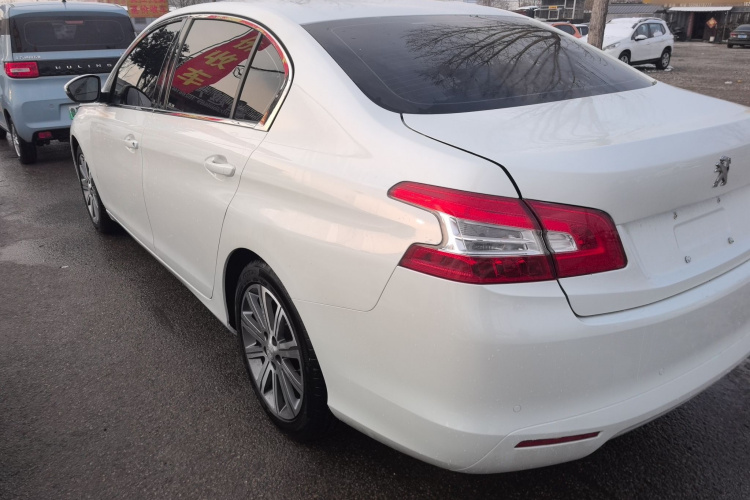 标致408 2015款 1.2T 自动豪华版车身外观4