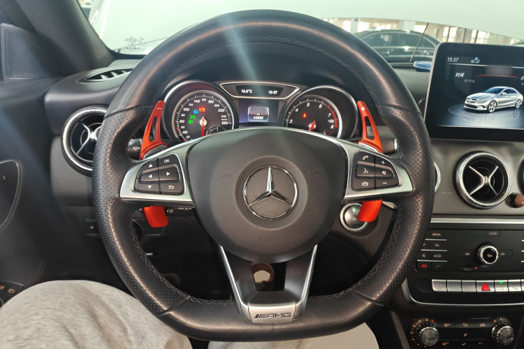 奔驰CLA 2019款 CLA 220 4MATIC中控内饰13