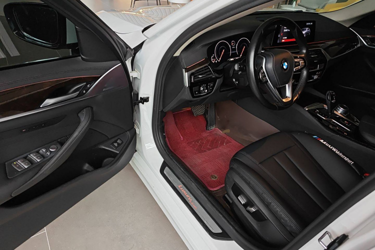 宝马5系 2019款 改款 525Li 豪华套装中控内饰7003