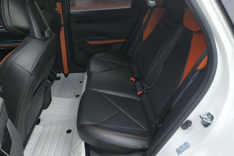 长安UNI-V 2022款 1.5T 尊贵型中控内饰7004