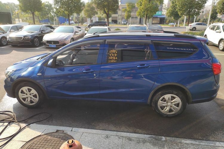 宝骏310W 2017款 1.5L 手动舒适型 国V车身外观4