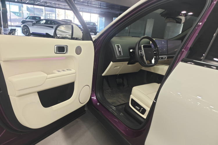 理想汽车 理想L9 2022款 Max中控内饰7003