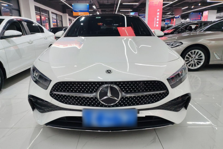 奔驰A级 2023款 A 200 L 时尚型车身外观2