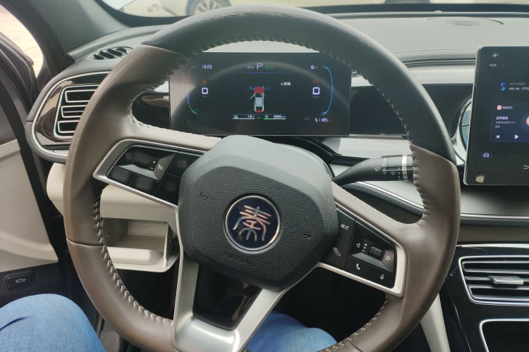 比亚迪 秦PLUS 2023款 冠军版 DM-i 55KM超越型局部细节13