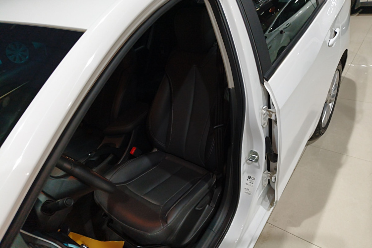 别克 英朗 2021款 改款 典范 1.5L 自动精英型局部细节19