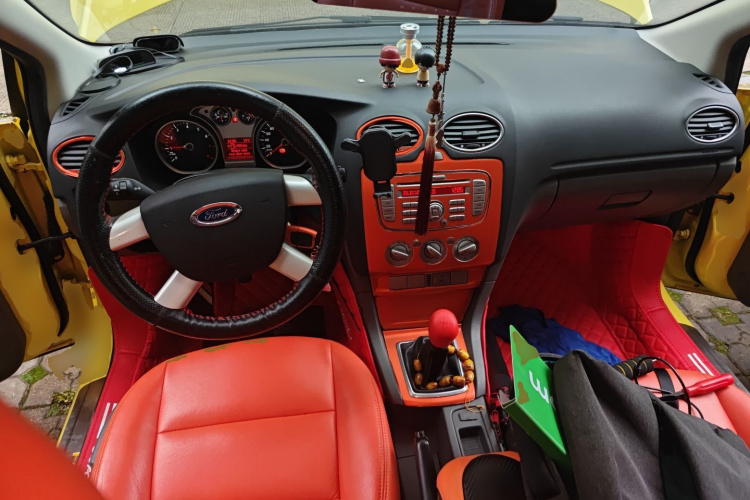 福特 福克斯 2013款 两厢经典 1.8L 手动基本型中控内饰12