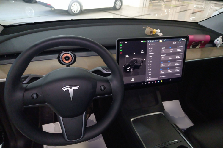 特斯拉 Model Y 2022款 改款 后轮驱动版中控内饰7002