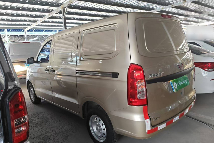 五菱汽车 五菱宏光V 2022款 1.5L劲取版封窗车电动助力LAR车身外观6003