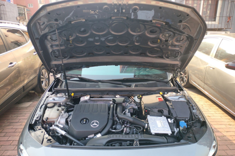 奔驰A级 2020款 改款 A 200 L 运动轿车时尚型机舱底盘24