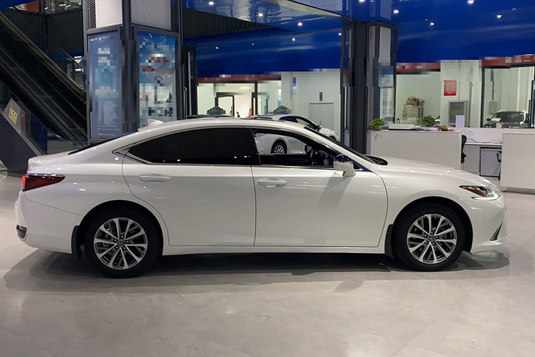 雷克萨斯ES 2022款 200 卓越版车身外观6002